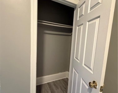 697 Ferry Street - Photo Thumbnail 7
