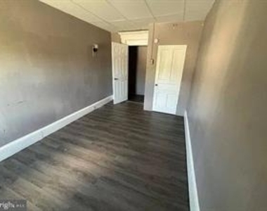 409 W Broad Street - Photo Thumbnail 4