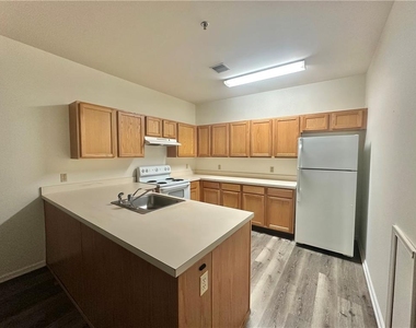 79 W Market Street - Photo Thumbnail 15