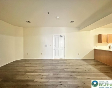 79 W Market Street - Photo Thumbnail 5