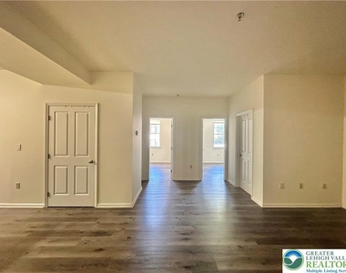 79 W Market Street - Photo Thumbnail 4