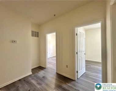 79 W Market Street - Photo Thumbnail 8