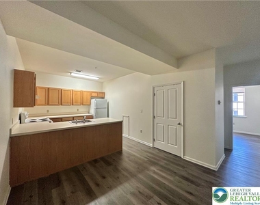 79 W Market Street - Photo Thumbnail 13