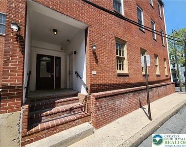 79 W Market Street - Photo Thumbnail 1