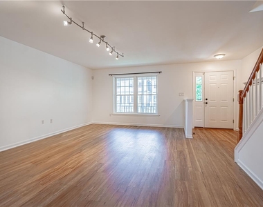 1427 Chelsea Avenue - Photo Thumbnail 3