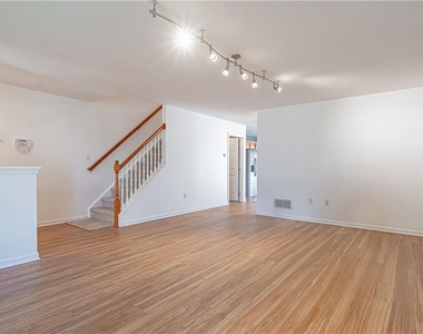 1427 Chelsea Avenue - Photo Thumbnail 4