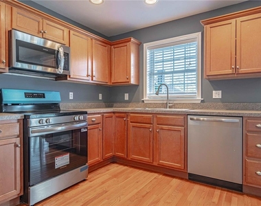 1427 Chelsea Avenue - Photo Thumbnail 11