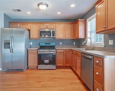 1427 Chelsea Avenue - Photo Thumbnail 10