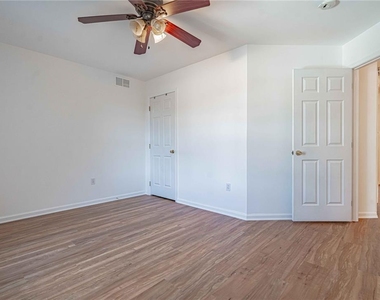 1427 Chelsea Avenue - Photo Thumbnail 23