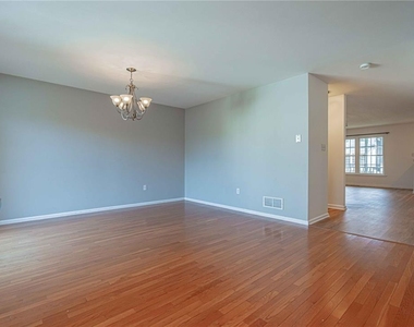1427 Chelsea Avenue - Photo Thumbnail 12