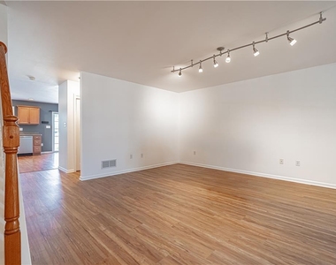 1427 Chelsea Avenue - Photo Thumbnail 2