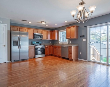 1427 Chelsea Avenue - Photo Thumbnail 9