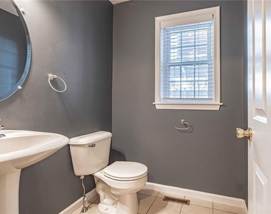 1427 Chelsea Avenue - Photo Thumbnail 6