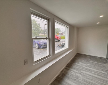 2250 Butler Street - Photo Thumbnail 4