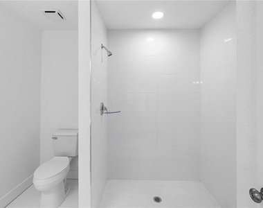614 Howell Avenue - Photo Thumbnail 6