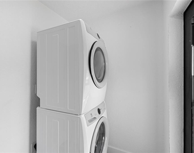 614 Howell Avenue - Photo Thumbnail 8