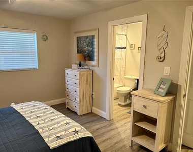 1404 N Saturn Avenue - Photo Thumbnail 15