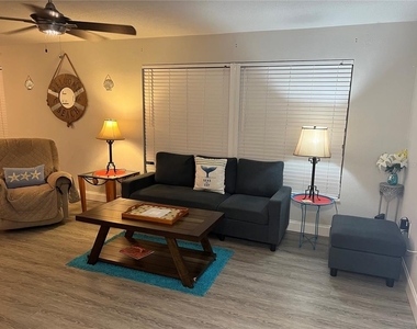 1404 N Saturn Avenue - Photo Thumbnail 8