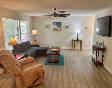 1404 N Saturn Avenue - Photo Thumbnail 2