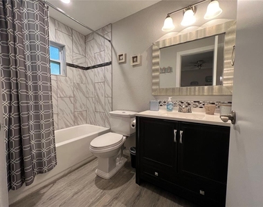 1404 N Saturn Avenue - Photo Thumbnail 16