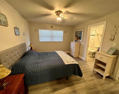 1404 N Saturn Avenue - Photo Thumbnail 14