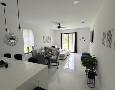 225 Bowman Avenue S - Photo Thumbnail 5