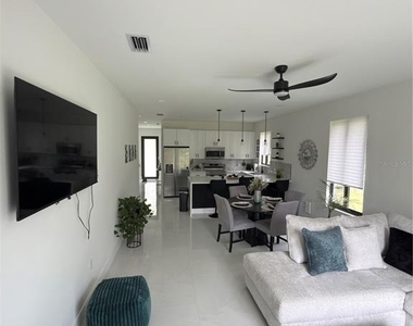 225 Bowman Avenue S - Photo Thumbnail 4