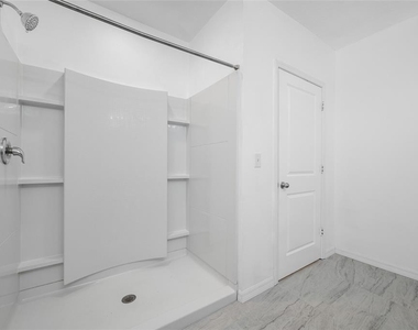 605 Blue Point Drive - Photo Thumbnail 23