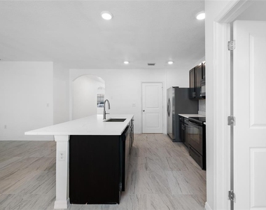 605 Blue Point Drive - Photo Thumbnail 9