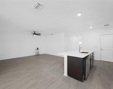 605 Blue Point Drive - Photo Thumbnail 12