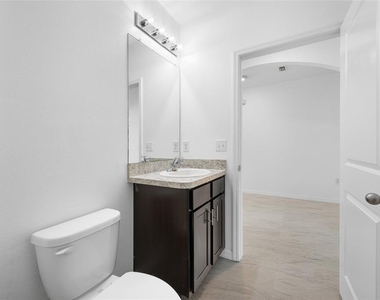 605 Blue Point Drive - Photo Thumbnail 34