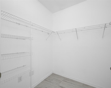 605 Blue Point Drive - Photo Thumbnail 19
