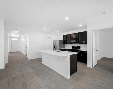 605 Blue Point Drive - Photo Thumbnail 6