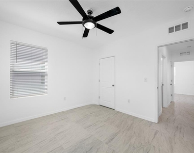 605 Blue Point Drive - Photo Thumbnail 31