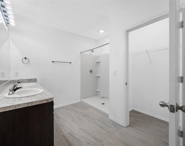 605 Blue Point Drive - Photo Thumbnail 20