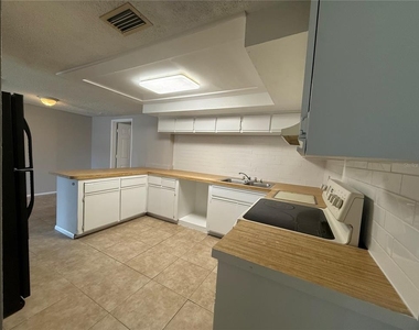 3425 Woodcock Drive - Photo Thumbnail 3
