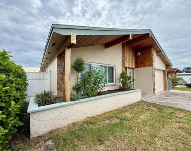 7523 Blossom Avenue - Photo Thumbnail 3