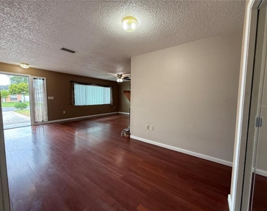 7523 Blossom Avenue - Photo Thumbnail 9