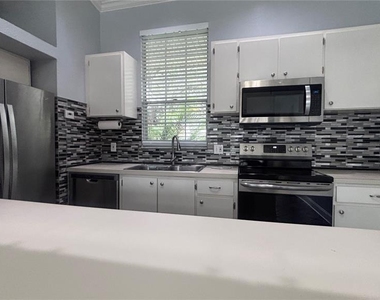 7608 Glades Ct - Photo Thumbnail 8