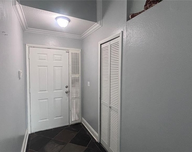 7608 Glades Ct - Photo Thumbnail 2