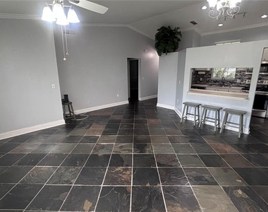 7608 Glades Ct - Photo Thumbnail 3