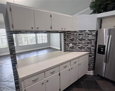7608 Glades Ct - Photo Thumbnail 9