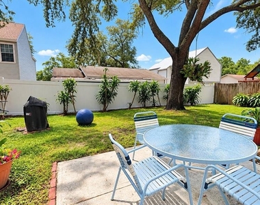 7608 Glades Ct - Photo Thumbnail 18
