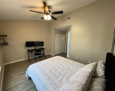 11316 Grandville Drive - Photo Thumbnail 12