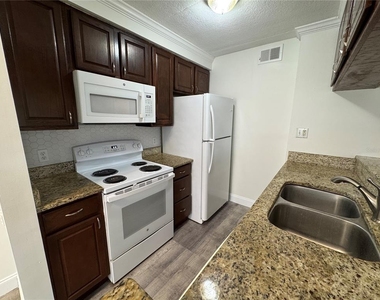 5306 W Kennedy Boulevard - Photo Thumbnail 4