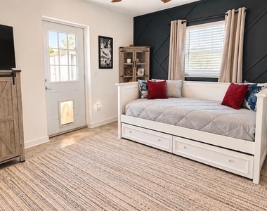3952 14th Avenue N - Photo Thumbnail 7