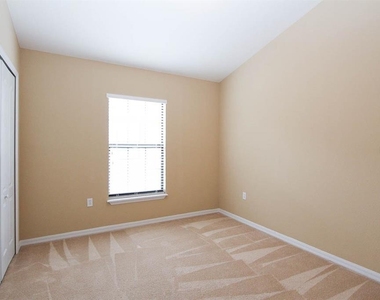 16515 Kingletridge Avenue - Photo Thumbnail 9
