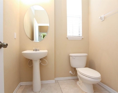 16515 Kingletridge Avenue - Photo Thumbnail 10