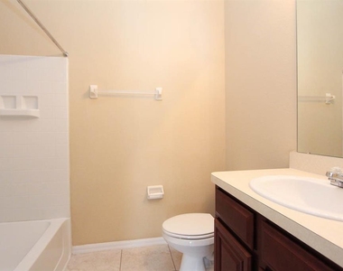 16515 Kingletridge Avenue - Photo Thumbnail 8