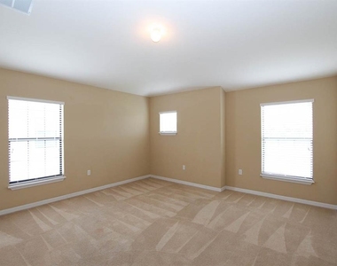 16515 Kingletridge Avenue - Photo Thumbnail 4
